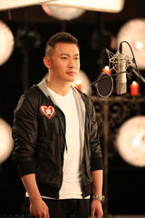 组图：聂远心系雅安为爱而歌 呼吁理性救援