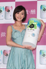 组图：陈意涵自曝酒量好 不谈绯闻对象赵又廷