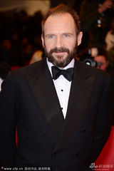 组图：开幕片《大饭店》主演拉尔夫-费因斯现身