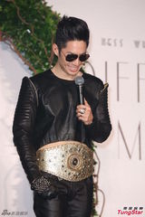 组图：吴建豪亮相宣传新专辑 否认秘婚传闻