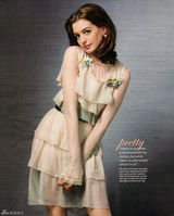 高清组图：安妮-海瑟薇写真 穿低胸礼服登封面