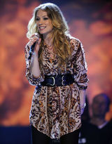 幻灯图：第九季《美国偶像》女生10进8 渐入佳境