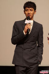 组图：柯震东自曝很爱骚 携手Angelababy搞怪