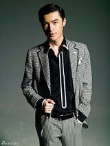 组图：纪宁优雅复古嬉皮男 举手投足彰显时尚范