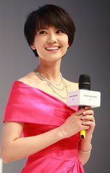 幻灯：高圆圆姚晨李小璐出席时尚活动 互相PK秀性感