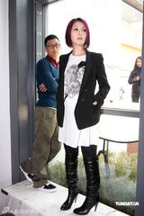 幻灯图集：杨千嬅余文乐拍三级片 当街吸烟很亲密