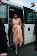 组图：郭晶晶婚礼直击 郭父郭母正装贵气入场