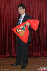 组图：许雅涵领众师妹扮性感 李组长现男人本色