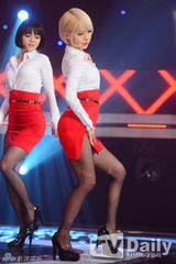 组图：B1A4登顶《冠军秀》女团黑丝皮裤拼性感