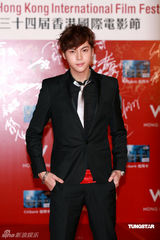 幻灯图：阿娇复出演女主 称与陈伟霆鸳鸯浴戏辛苦