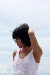 幻灯图：邓家佳泰国风情写真 谈心目中的完美邂逅