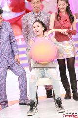 组图：郑伊健陈小春《无敌奖门人》录影玩游戏