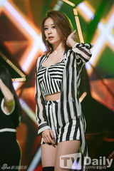 组图：IU《MCD》强势夺冠 SHINee水蓝装劲舞