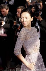 组图：《维纳斯》首映 章子怡素雅长裙助阵