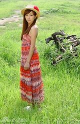 组图：包文婧花裙秀清新 《画壁》获陈嘉上钦点