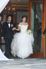 高清组图：韩载锡朴率美大婚 张东健夫妇道贺