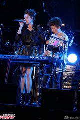 组图：A-Lin落泪小宇忙救场 信旋风登台引高潮