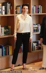 幻灯图集：导演汉内克获文化勋章 比诺什献拥抱