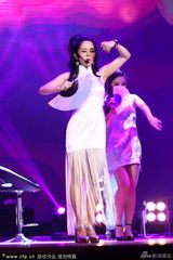 策划：日本女星中国风造型 旗袍团子头贺新春