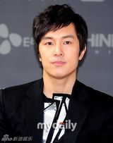 组图：韩国偶像组合神话15周年演唱会