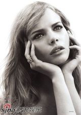 幻灯图集：荷兰名模玛萝丝-赫斯特清纯黑白写真