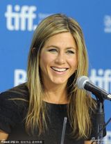 组图：《犯罪人生》发布 蒂姆-罗宾斯露灿笑