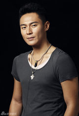 组图：刘冠翔写真大秀肌肉 阳刚性感展露无遗