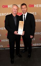 高清图：CNN年度英雄晚会 阿尔芭与黛米-摩尔比美