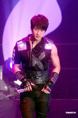 高清组图：黄晓明香港性感开秀 无惧广东话不标准被