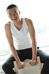 组图： 于滨回归本色 新写真彰显型男质感