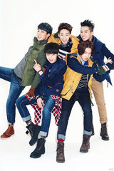 高清组图：YG新团Winnder为服装品牌代言