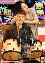 组图：《青蜂侠》上《康熙来了》 小S调戏导演