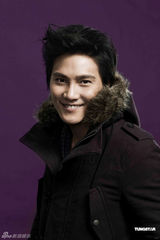 幻灯图：丁子峻做慈善毫不懈怠 亲力亲为成艺人标榜