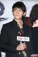 组图：汪东城当人体模特 模仿蒙娜丽莎惟妙惟肖