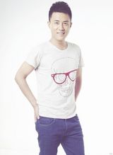 组图：杜淳拍杂志大片变白领 袒露心声畅聊爱情观