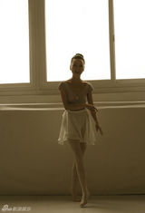 组图：孙艺菲重温天鹅梦 优雅美姿不减当年