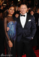 组图：英国皇室捧场007首映 克雷格突发不适