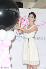 白歆惠低胸裙亮相上围缩水 自曝三年后结婚(图)