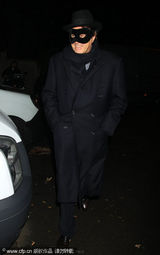 组图：众星亮相万圣节派对 凯特-摩斯白面红唇诡异