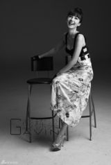 组图：李菲儿时尚大片高贵典雅 红唇炽热姿态撩人