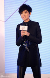 组图：李宇春出席个人演唱会发布会