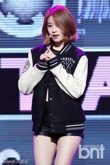 组图：SISTAR孝琳下衣失踪似没穿 EXO白衣纯情