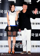 组图：宋康昊奉俊昊出席《雪国列车》媒体首映