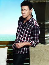 组图：陆毅型男写真曝光 帅气童颜逆生长