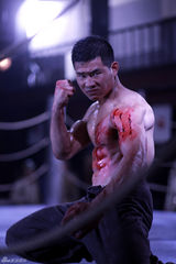 组图：《炮火》谢孟伟真功夫上阵展高难度动作