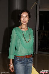 组图：黄子华栋笃笑香港首演 许志安郭蔼明捧场