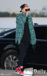 组图：BigBang成员GD与f(x)休闲装扮赴美