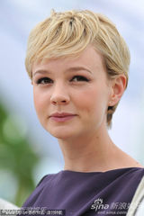 幻灯：《华尔街2》见面会 影帝道格拉斯神采奕奕