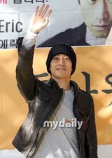 组图：神话Eric退伍 正式结束为期两年的兵役