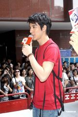 幻灯组图：王力宏8月推新专辑 不怕与周杰伦做比较